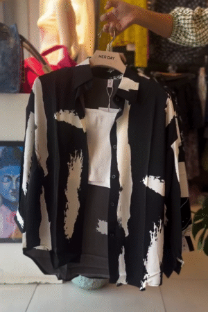 BLACK & WHITE ABSTRACT BRUSHSTROKE SHIRT